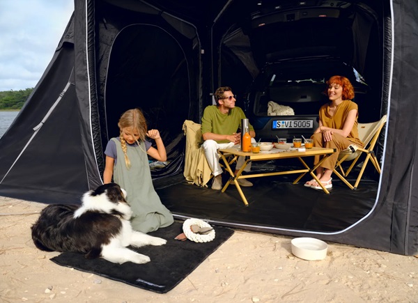 Nafukovací stan / prístrešok Porsche Canopy Tent (nazývaný aj ako Pavilion).