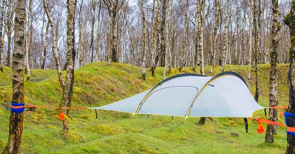 Závesný stan pre troch Tentsile Stingray Lite.