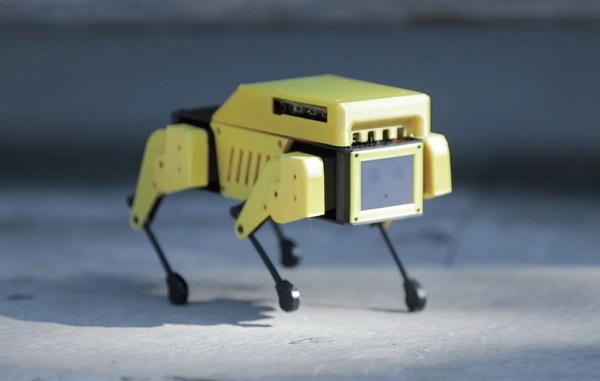 Miniatúrny robotický pes Mini Pupper s otvoreným zdrojovým kódom.