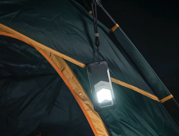 Odolný smartfón s kempingovým svietidlom Oukitel WP26.