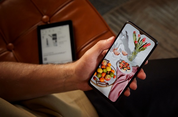 Model smartfónu s 5G je vybavený 6,6-palcovým displejom NXTPAPER s 84 % pomerom obrazovky k telu.