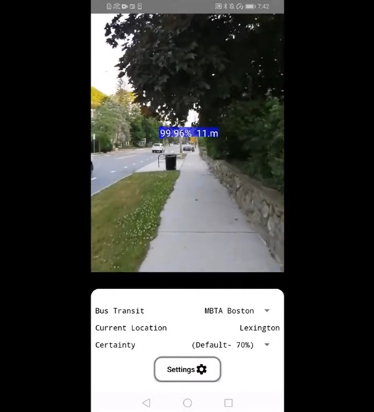 Aplikácia All_Aboard používa kameru v smartfóne na presnú navigáciu nevidomých k autobusovej zastávke.