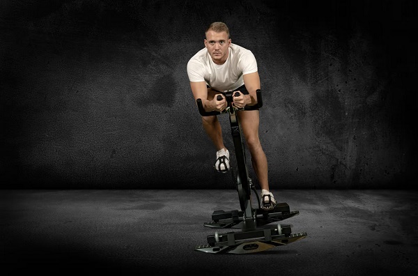 Systém Curveplate údajne funguje so širokou škálou stacionárnych bicyklov na cvičenie.