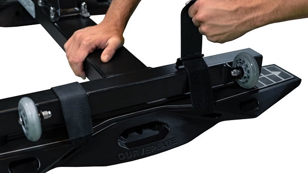 Platforma Curveplate váži 2,5 kg a unesie maximálne zaťaženie 240 kg.