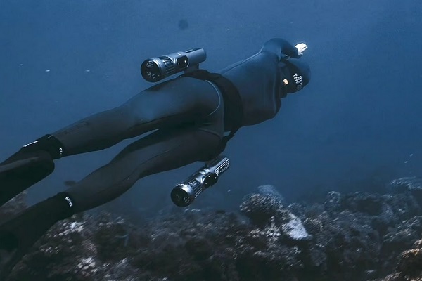 Podvodný bedrový skúter Jetdive Pro.