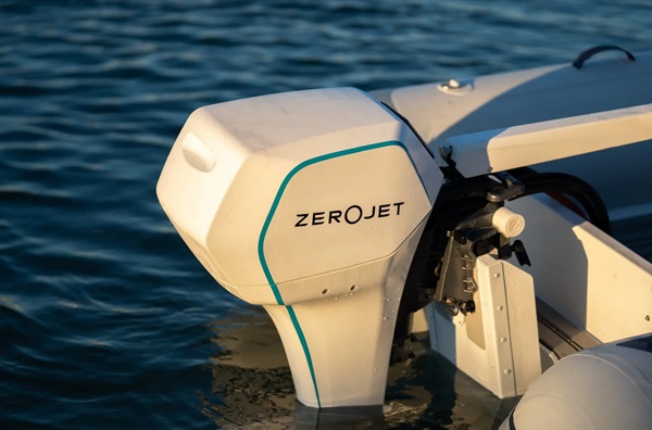 Elektrický prívesný motor ZeroJet Outboard.