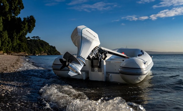 Elektrický prívesný motor ZeroJet Outboard.