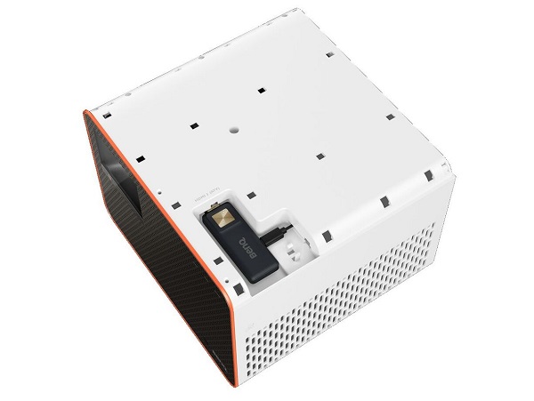 Herný 4LED projektor BenQ x3000i.