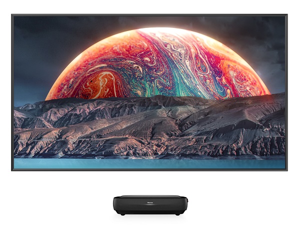 Laser TV projektor s veľmi krátkou projekčnou vzdialenosťou Hisense L9G TriChroma.