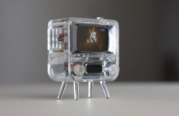 Miniatúrny televízor TinyTV 2. Miniatúrny televízor TinyTV 2.