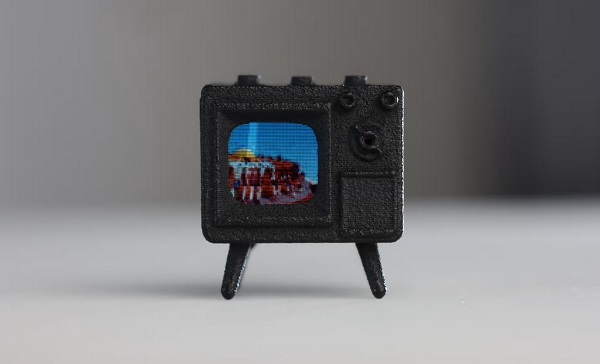 Miniatúrny televízor TinyTV Mini. Miniatúrny televízor TinyTV Mini.