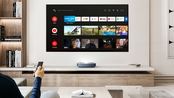 Laserový projektor s ultrakrátkou projekčnou vzdialenosťou Ultimea Thor T60 Triple Laser TV.