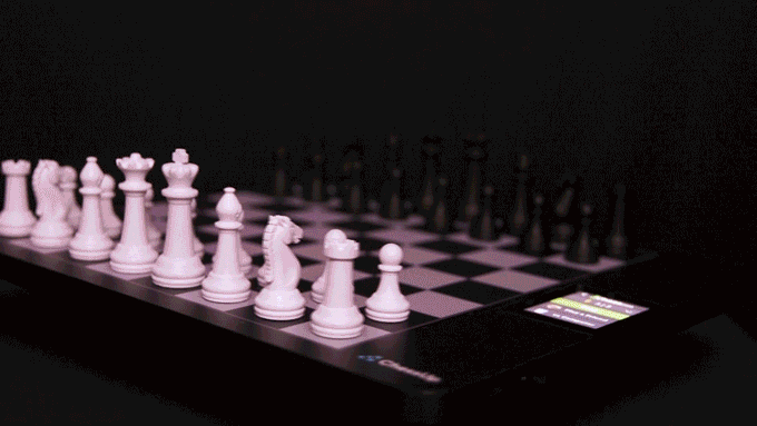 Inteligentná šachovnica ChessUp 2.