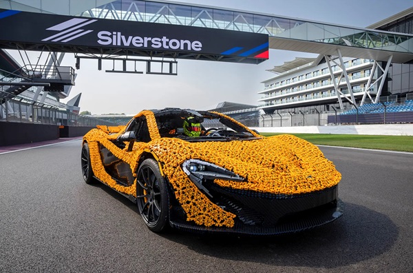 Lego model hyperauta McLaren P1.