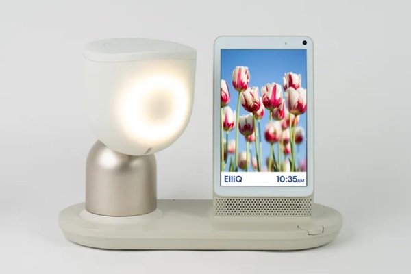 Robotický spoločník pre seniorov ElliQ 3. Robotický spoločník pre seniorov ElliQ 3.