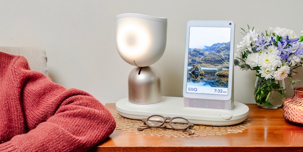 Robotický spoločník pre seniorov ElliQ 3. Robotický spoločník pre seniorov ElliQ 3.