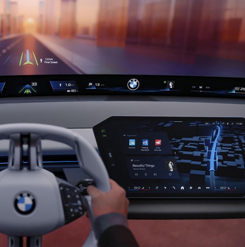 Panoramatický informačno-zábavný systém BMW Panoramic iDrive. 