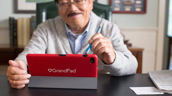 Tablet pre seniorov GrandPad.