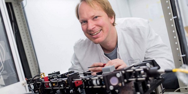 Profesor Timo Betz z Göttingenskej univerzity viedol vývoj mikroskopu s vysokým rozlíšením na báze Lega.