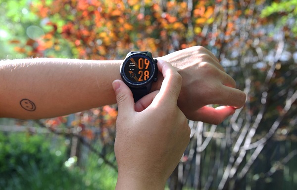 Športové inteligentné hodinky Mobvoi TicWatch Pro 3 Ultra GPS.