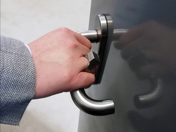 RFID prsteň by sa mohol použiť na odblokovanie elektronických zámkov dverí.