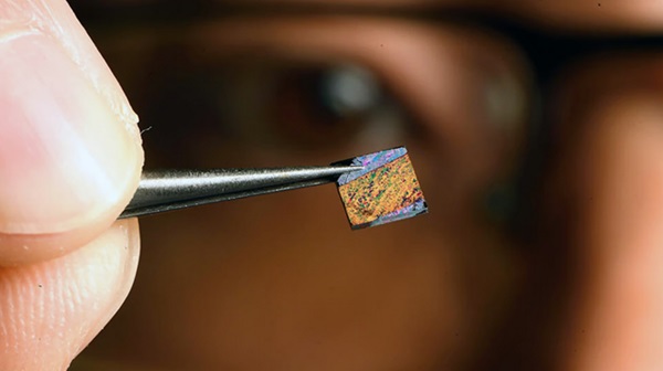 This tiny chip can diagnose a heart attack in minutes  How researchers fabricated the chips. 3,620 / 5,000 Tento drobný čip dokáže diagnostikovať srdcový infarkt v priebehu niekoľkých minút.