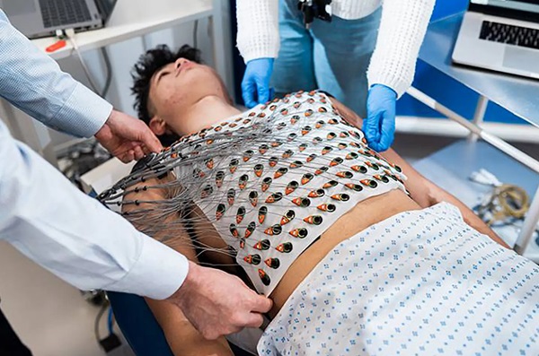 Vedci vyvinuli EKG vestu, ktorá poskytuje podrobné snímky elektrickej aktivity srdca.