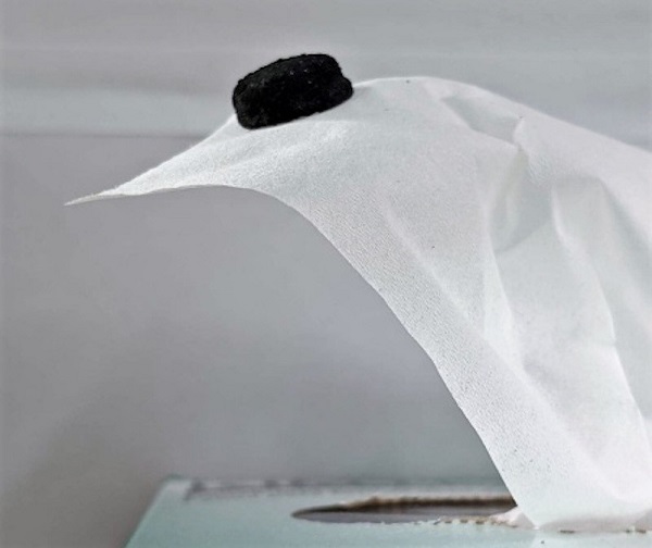 Grafénový aerogél je mimoriadne ľahký a je schopný držať na povrchu papierovej vreckovky.