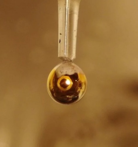 Kvapka kovovej vody, vytvorená po prvýkrát v novej štúdii.