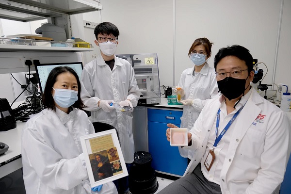 Výskumný tím , ktorý sa podieľal na vývoji nového bioatramentu.