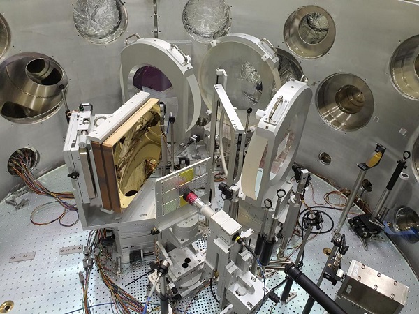 Interakčná komora laser-hmota na akceleráciu protónov v juhokórejskom Centre pre relativistickú laserovú vedu, kde vedci vygenerovali laser s najvyššou intenzitou, aký bol kedy vytvorený.