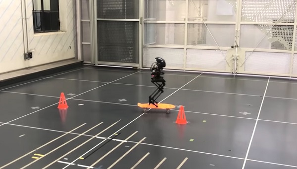 Dvojnohý agilný robot LEONARDO.