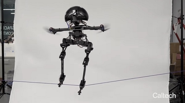 Dvojnohý agilný robot LEONARDO.