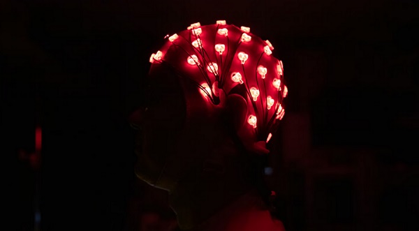 Na meranie mozgovej aktivity osôb vo veku 18-35 rokov sa použilo EEG.