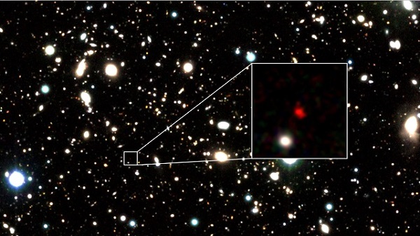 Novoobjavená vzdialená galaxia HD1 je zvýraznená v priblíženom rámčeku.