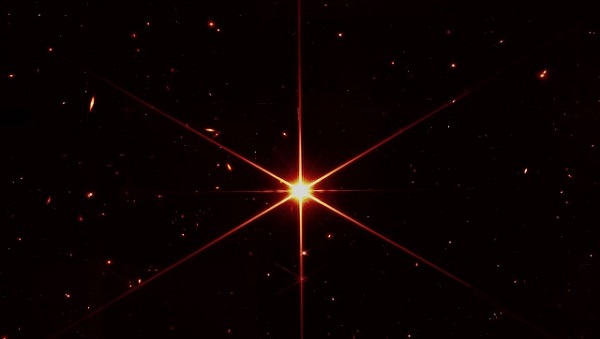 Prvá zaostrená snímka vesmírneho teleskopu Jamesa Webba ukazuje jasnú hviezdu.