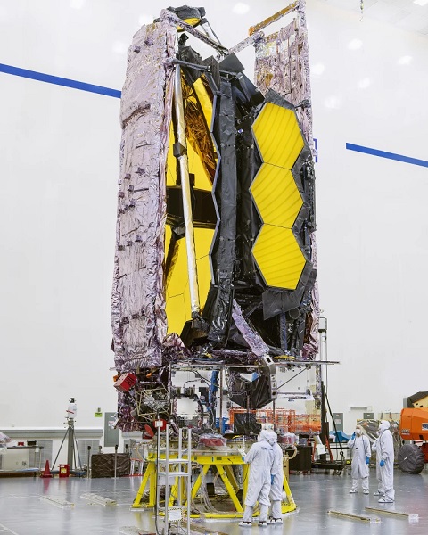 Vesmírny teleskop Jamesa Webba bude teraz vložený do prepravného kontajnera a bude odoslaný z Kalifornie do Južnej Ameriky, kde bude čakať na vypustenie do vesmíru, ktoré je naplánované na október 2021.