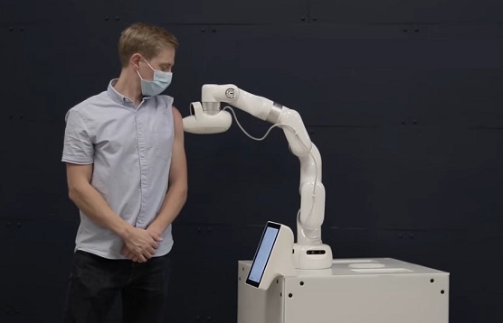 Autonómny robot pre bezihlové očkovanie Cobi.