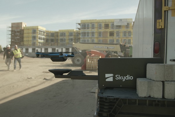 Prenosná nabíjacia základňa Skydio 2 Dock.