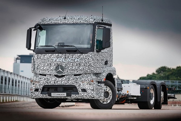 Urban eTruck je koncept elektrického kamiónu s váhou 26 ton od spoločnosti Mercedes-Benz