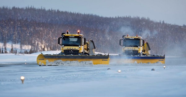 Spoločnosť Semcon predviedla technológiu autonómnych snežných pluhov Yeti na letisku Fagernes v nórskom meste Leirin.