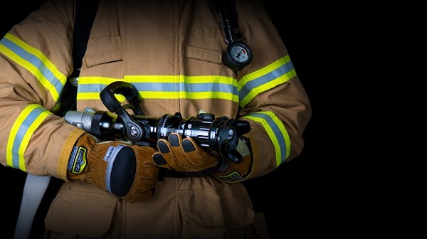 V prípade simulátora FLAIM je Vive Tracker pripevnený ku koncu hasiaceho prístroja, takže školení hasiči môžu uhasiť virtuálne požiare s vybavením, ktoré budú používať v reálnom svete.