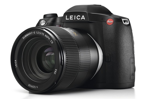 Profesionálny DSLR fotoaparát stredného formátu Leica S3.
