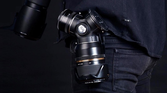 Otočný držiak TriLens je kompatibilný so systémami Canon ED, Nikon F a Sony E / FE.