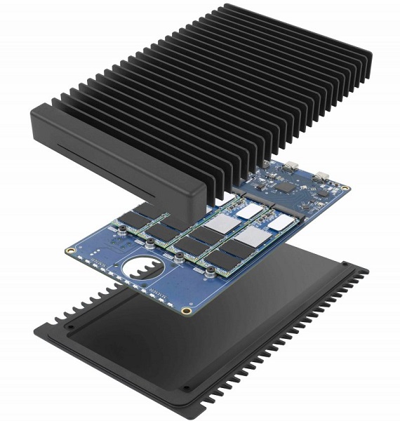 Externý disk ThunderBlade má robustný dizajn bez ventilátorov, vďaka čomu by mal byť odolný voči prípadným nárazom. Dokáže bez problémov pracovať pri teplotách od 10 ° C až do 35 ° C.
