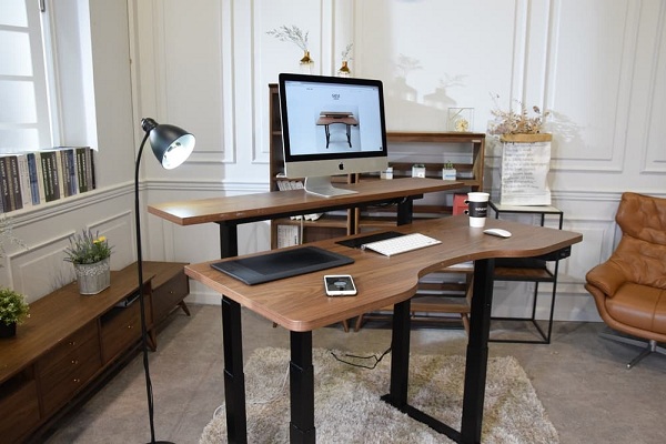 Cieľom pracovného stola Gaze Desk je podporiť zdravé návyky pri dlhej práci s počítačom