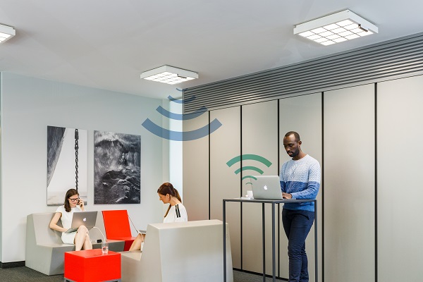 Spoločnosť Signify vytvorila systém bezdrôtového prenosu dát Trulifi prostredníctvom siete Li-Fi, ktorý je integrovaný v kancelárskych svietidlách. 