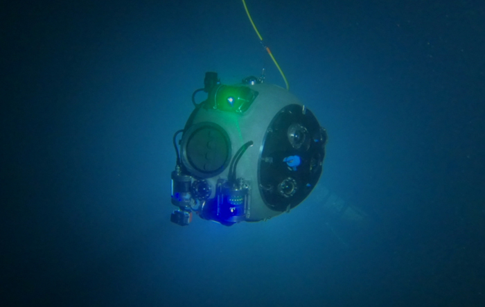 Autonómny podvodný robot UX-1.