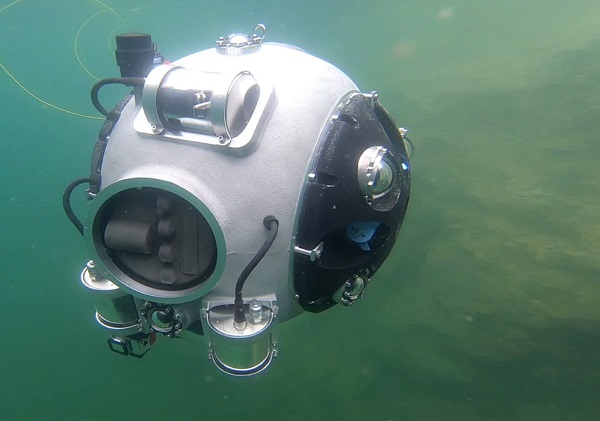 Autonómny podvodný robot UX-1.