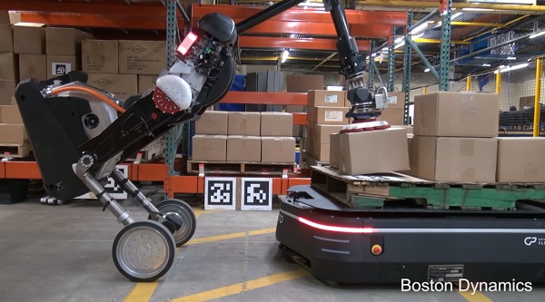 Pojazdné robotické rameno Boston Dynamics Handle a mobilná platforma OTTO Autonomous Mobile Robot v akcii.